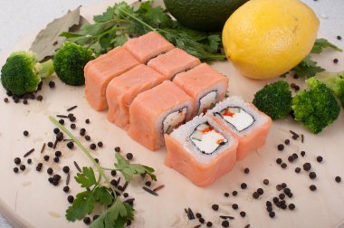Rulo suşi. Sushi menüsü. Japon yemekleri.