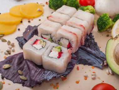 Rulo suşi. Sushi menüsü. Japon yemekleri.