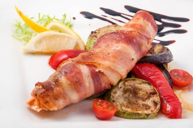 lokanta plaka üzerinde beyaz arka plan üzerinde