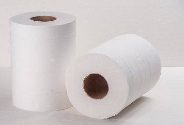 beyaz arkaplan üzerine rulo kağıt