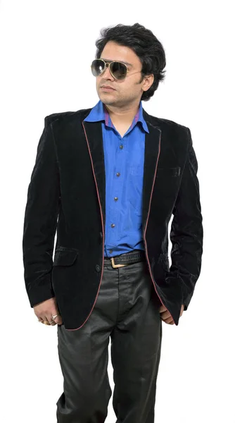 Indiana masculino modelo vestindo blazer frente pose — Fotografia de Stock