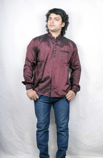 Indický mužský model v princ límec košile — Stock fotografie