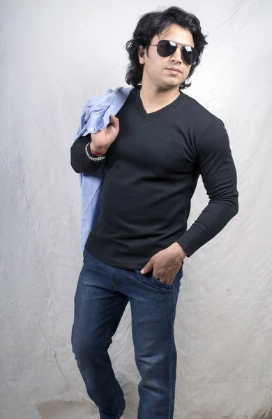 インドの男性モデルを着て黒いゴーグルします。 — ストック写真