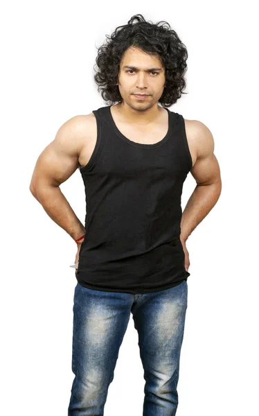 身穿黑色背心的印度年轻男模 — 图库照片