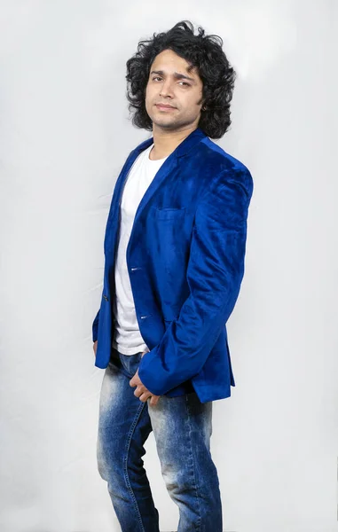 Jong indisch man model dragen blauw blazer — Stockfoto