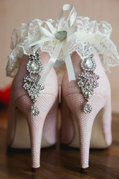 Růžové svatební boty — Stock fotografie