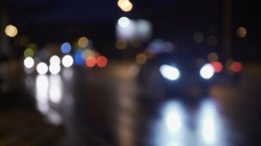 Gece şehir. Araba ışıkları ile arka plan. Gece yol ufuk görüntüsü. Bokeh etkisi.