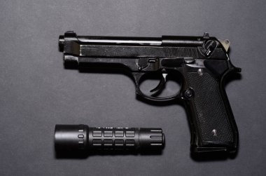 Saldırı m16 tüfek, tabanca, el bombası