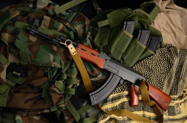 Saldırı m16 tüfek, tabanca, el bombası