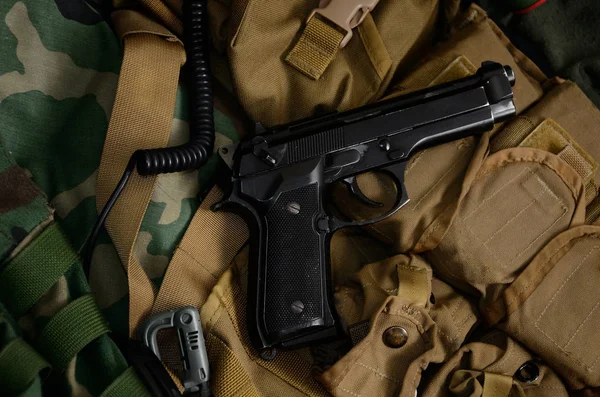 Rifle de asalto m16, pistola, granada —  Fotos de Stock