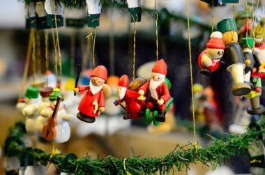 Panayırda Noel oyuncakları. Firavun Ağacı Oyuncakları