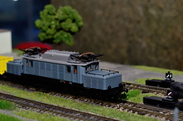 Train model on the railway — Stock Photo, Image