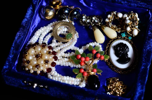 Antique vintage jewelry in the box — Stock Photo, Image