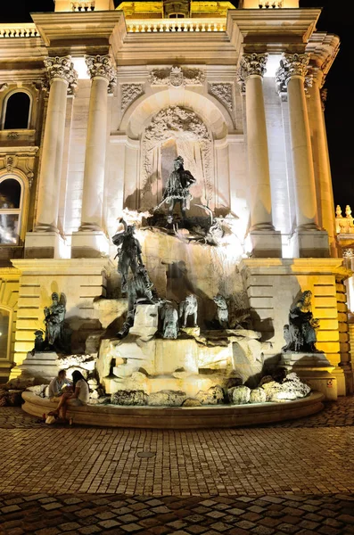 Matthias Fountain in the western forecourt of Buda Castle — Stock Photo, Image