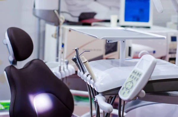 Oficina del dentista, instrumentos médicos del dentista. Herramientas de dentista. —  Fotos de Stock