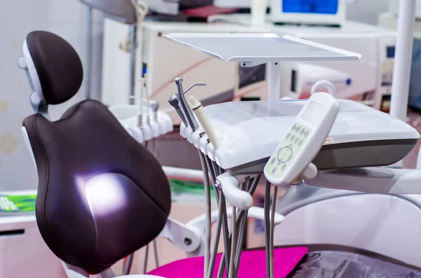 Oficina del dentista, instrumentos médicos del dentista. Herramientas de dentista. —  Fotos de Stock