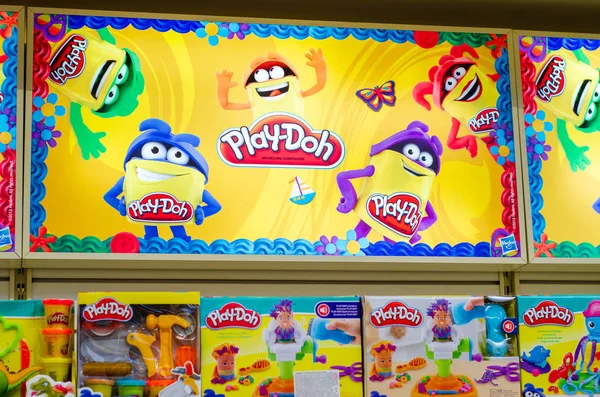 Kiev, Ucrânia - 07 de dezembro de 2019: Play-Doh brinquedos à venda na loja . — Fotografia de Stock