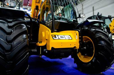 Kyiv, Ukrayna - 18 Şubat 2020: Jcb sergide ağır makineler