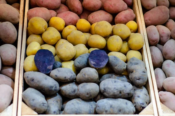 Muitos Tipos Batatas Para Venda — Fotografia de Stock