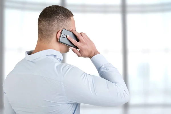 Hombre hablando por teléfono — Foto de Stock