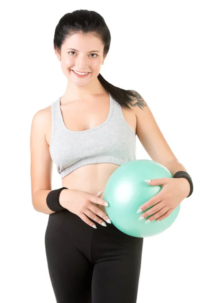 Mulher segurando uma bola de Pilates — Fotografia de Stock