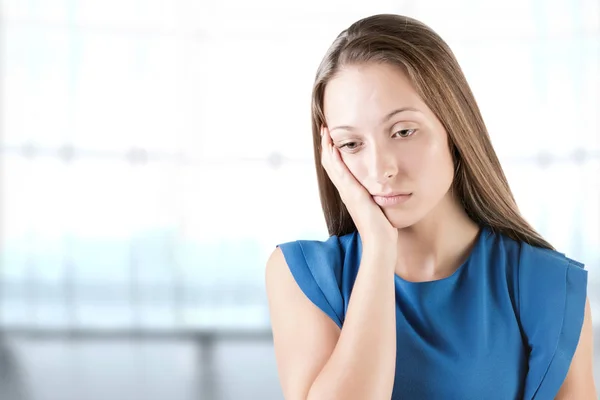 Triest vrouw denken — Stockfoto