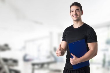 bir spor salonunda antrenör