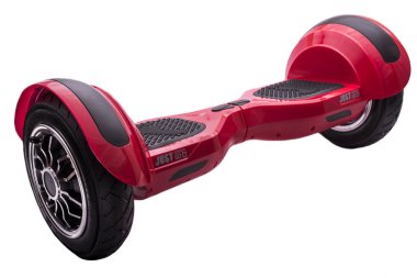 Beyaz arka plan üzerinde izole kırmızı kendi kendine karşı iki tekerlekli tahta veya hoverboard scooter. Beyaz zemin üzerine kırmızı giroscooter. 