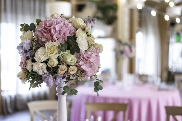 Buquê Casamento Peônias Rosa Lilás Nas Mãos Noiva Close Rosa — Fotografia de Stock