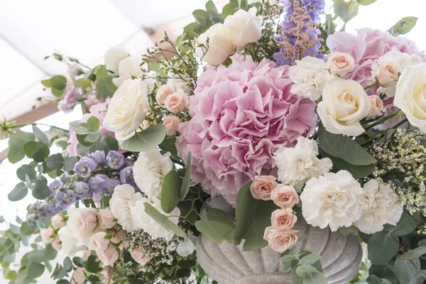 Buquê Casamento Flores Diferentes Pinl Lilás Rosas Brancas Arrendamento Casamento — Fotografia de Stock