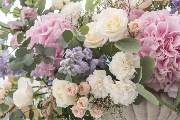 Buquê Casamento Flores Diferentes Pinl Lilás Rosas Brancas Arrendamento Casamento — Fotografia de Stock