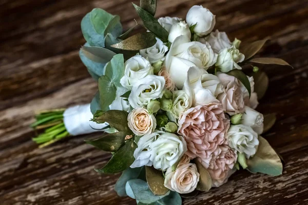 Prachtige Bruiloft Boeguet Gemaakt Van Witte Roze Pioenrozen Houten Achtergrond — Stockfoto