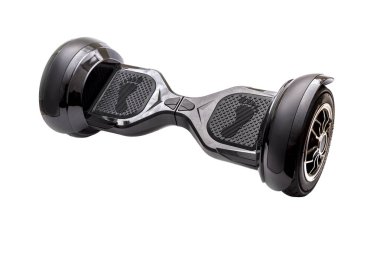 Kendi kendini dengeleyen iki tekerlekli sörf tahtası ya da kaykay motoru beyaz arka planda izole edilmiş. Gyroboard: beyaz arka planda siyah gyroboard. Yeni hareket