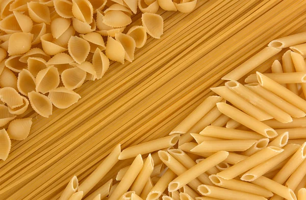 Různých typů a tvarů suché italské těstoviny — Stock fotografie