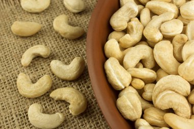 Arka planda, sağlıklı gıda kase üst görünümünde kaşu