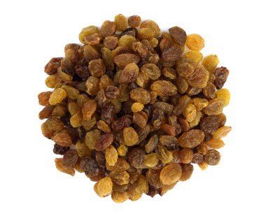 Kuru üzümler beyaz arkaplanda izole