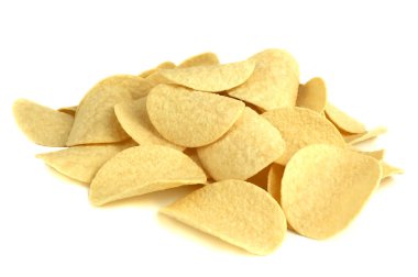 Patates cipsi beyaz arkaplanda izole