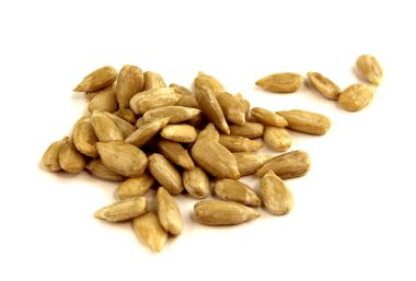 Kabuklu ayçiçeği tohumları Beyaz Arkaplanda izole edilmiş