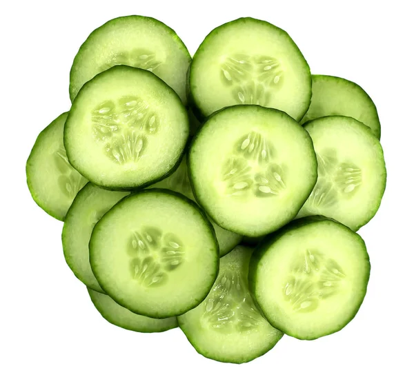 Beyaz arka planda izole edilmiş taze salatalık dilimleri..