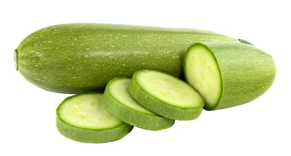 Grüne Zucchini und Zucchini in Scheiben geschnitten isoliert auf weißem Hintergrund — Stockfoto