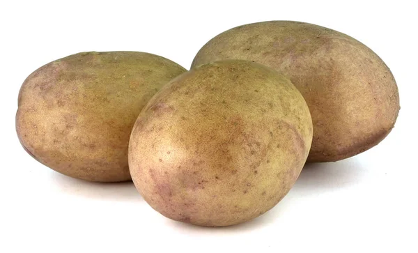 Новый картофель изолирован на белом фоне — стоковое фото