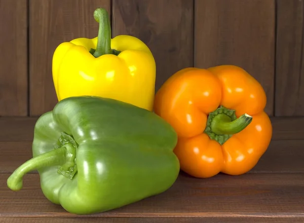 Juicy beautiful Bulgarian pepper on a wooden background — Stock Photo, Image