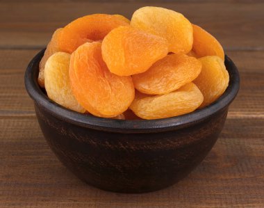 Kasede kurutulmuş kayısı.