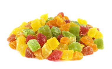 Beyaz arkaplanda şekerli meyve grubu