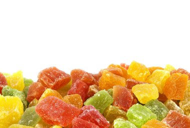 Beyaz arkaplanda şekerli meyve grubu