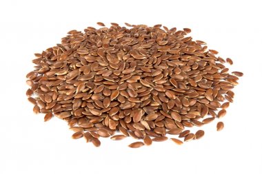 Beyaz bir arka plan üzerinde keten tohumu. Olarak da bilinen keten tohumu, keten tohumu bir