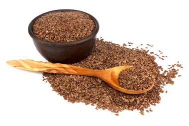 Seramik kase tahta kaşıkla beyaz b izole keten tohumu