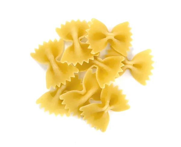 Heap de pasta farfalle isolado no fundo branco — Fotografia de Stock