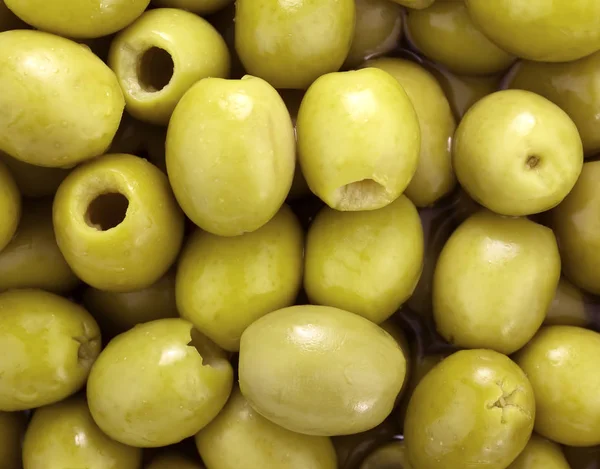 Muitas azeitonas verdes como fundo — Fotografia de Stock