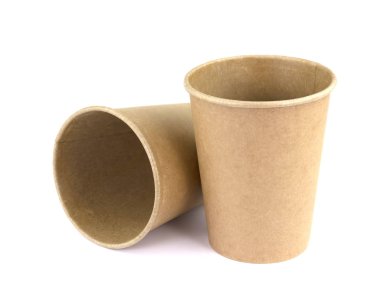 Beyaz arka planda izole edilmiş kahve için kağıt bardak